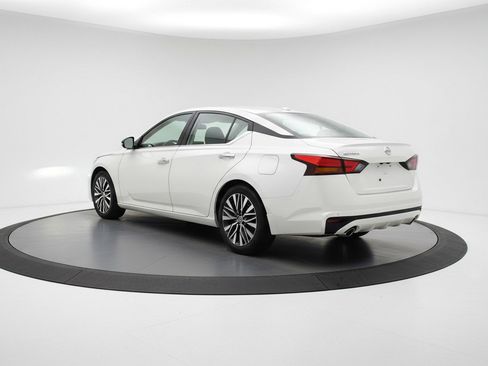 Used 2025 Nissan Altima 2.5 SV FWD image 6