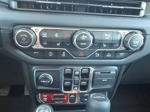 New 2025 Jeep Gladiator Mojave image 14