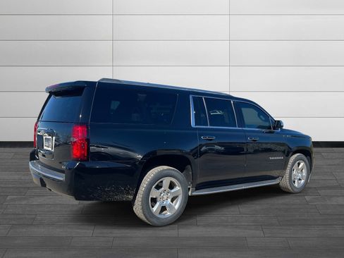 Used 2018 Chevrolet Suburban Premier image 3
