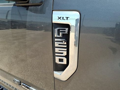 Used 2019 Ford F250 XLT w/ XLT Premium Package AWD/4WD image 4