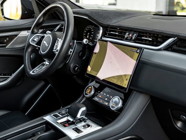 Used 2022 Jaguar F-PACE SVR AWD/4WD image 40