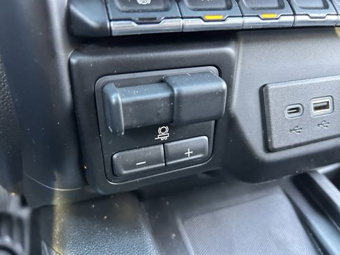 Used 2022 GMC Sierra 2500 AT4 w/ AT4 Preferred Package image 39