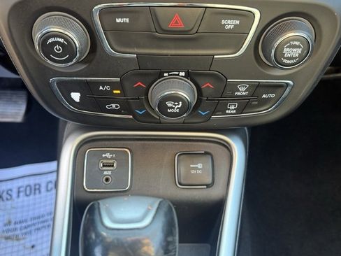 Used 2019 Jeep Compass Latitude w/ Cold Weather Group image 17