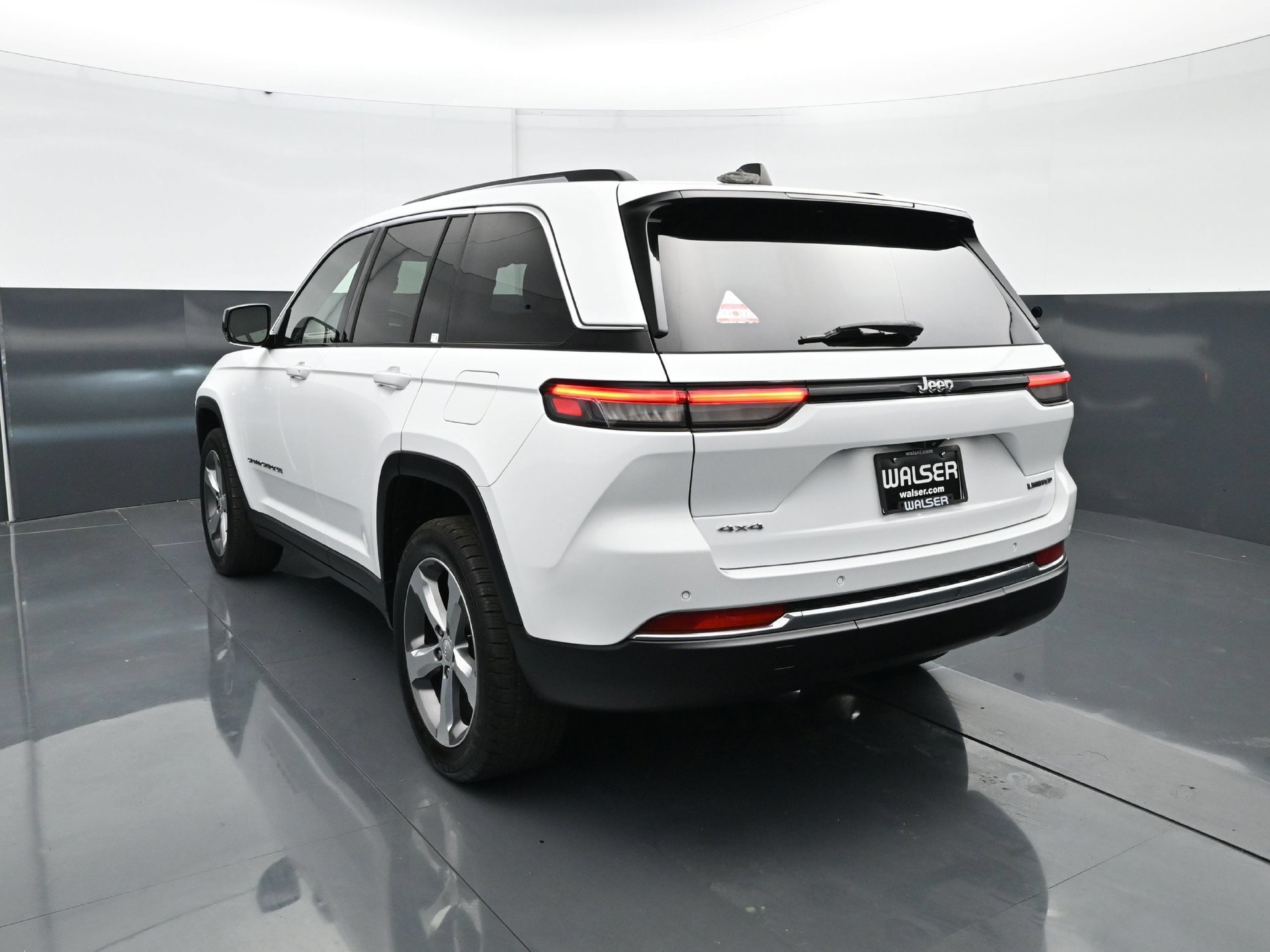 Used 2022 Jeep Grand Cherokee Limited AWD/4WD image 5