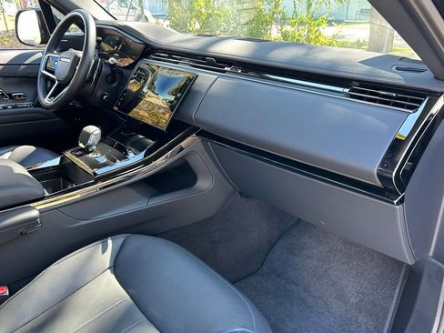 Used 2025 Land Rover Range Rover Sport SE image 35