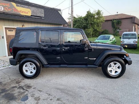 Used 2018 Jeep Wrangler Unlimited Sport S AWD/4WD image 4