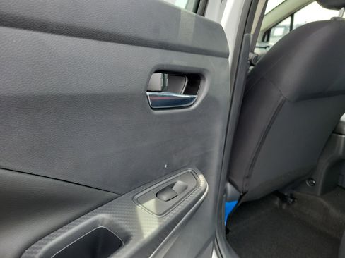 Used 2025 Nissan Versa SR w/ Trunk Package image 13