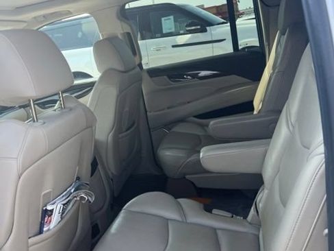 Used 2018 Cadillac Escalade ESV Premium Luxury AWD/4WD image 3