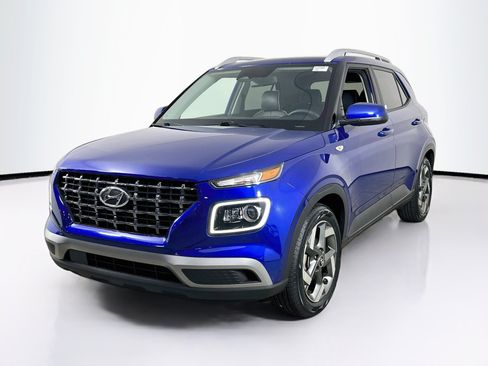 Used 2023 Hyundai Venue Limited FWD image 1