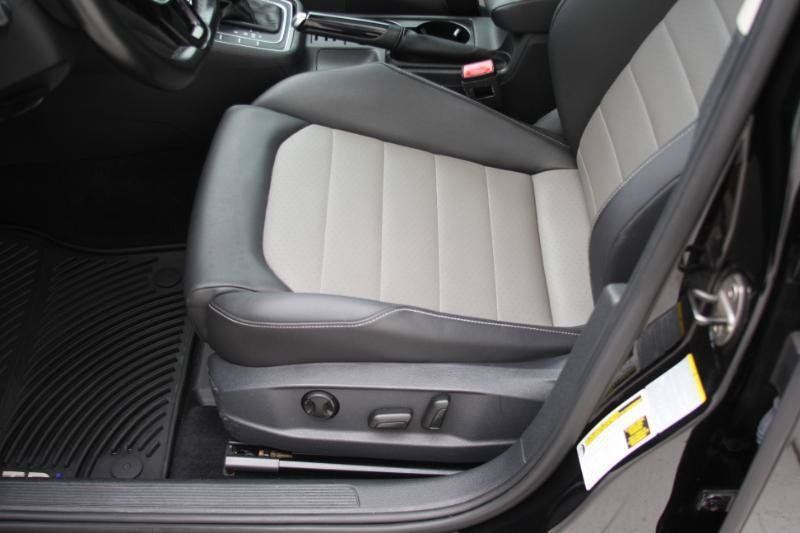 Used 2015 Volkswagen Golf TDI SEL FWD image 29