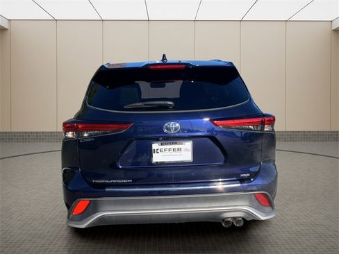 Used 2022 Toyota Highlander XSE image 4