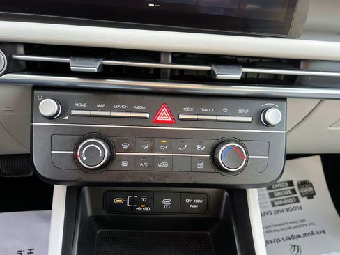 Certified 2025 Hyundai Tucson SE image 23