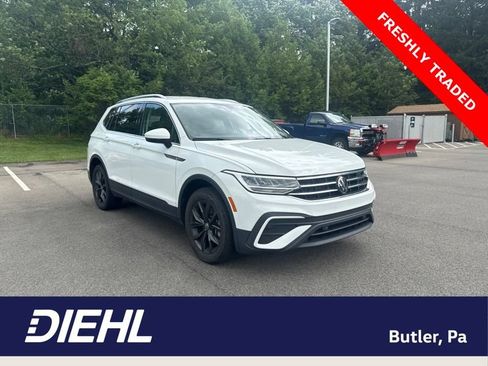 Used 2024 Volkswagen Tiguan SE FWD image 1