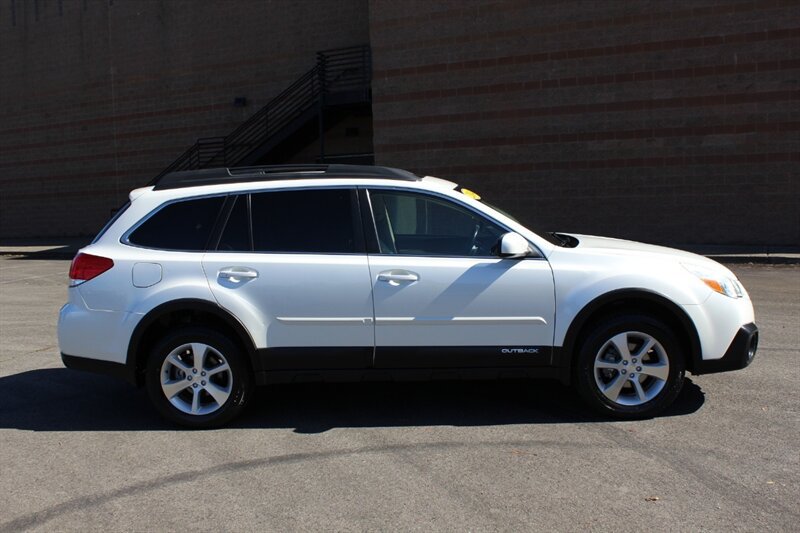 Used 2014 Subaru Outback 2.5i Limited w/ Moonroof Package AWD/4WD image 5