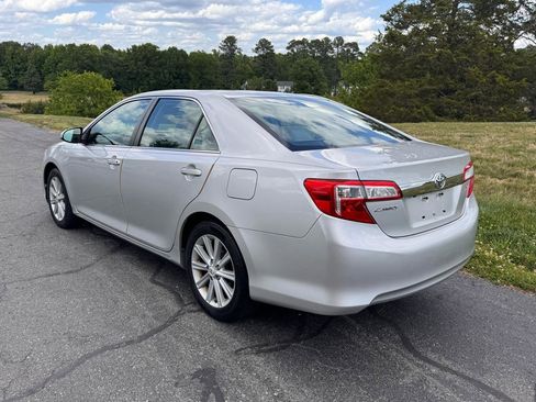 Used 2012 Toyota Camry XLE w/ Leather Pkg FWD image 8