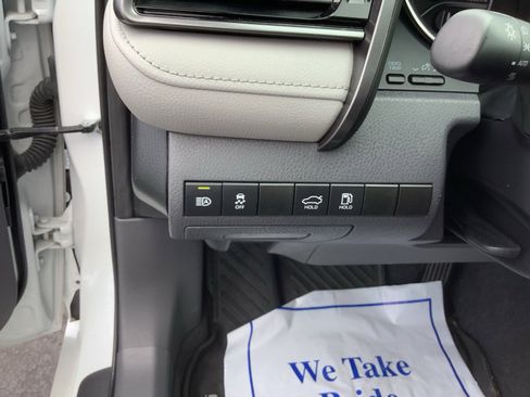 Used 2019 Toyota Camry XLE FWD image 12