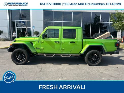 Used 2025 Jeep Gladiator Sport AWD/4WD image 7