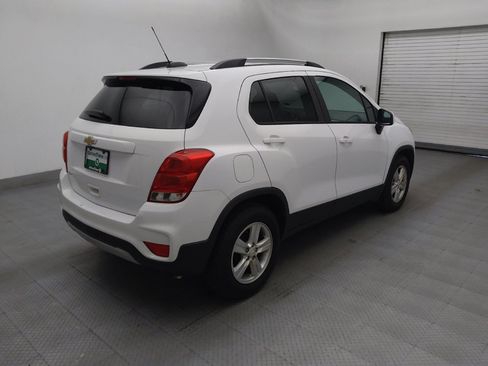 Used 2021 Chevrolet Trax LT w/ Premium Seat Package FWD image 9