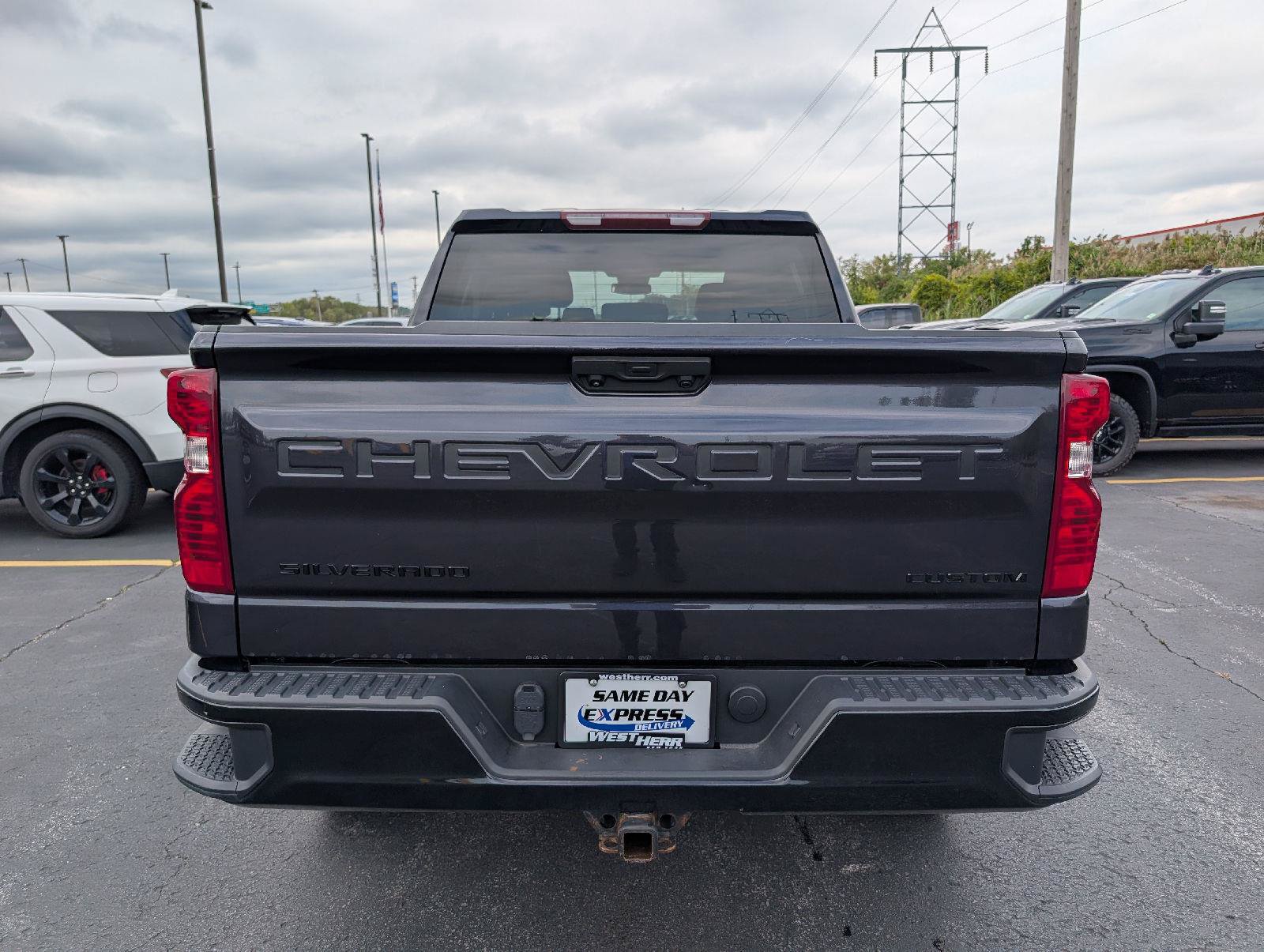 Used 2022 Chevrolet Silverado 1500 Custom Trail Boss w/ LPO, Dark Essentials Package AWD/4WD image 6