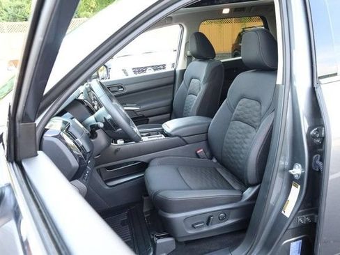 Certified 2025 Nissan Pathfinder SV w/ SV Premium Package FWD image 10