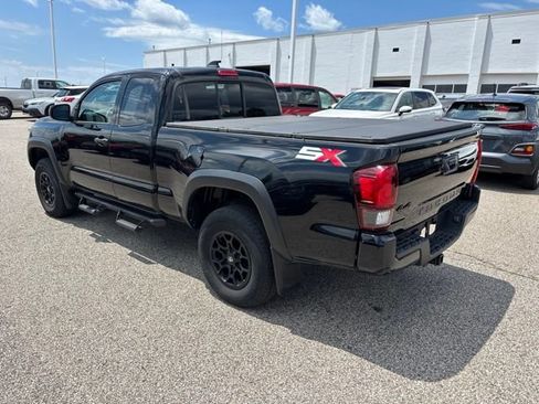 Used 2022 Toyota Tacoma SR w/ SX Package AWD/4WD image 4