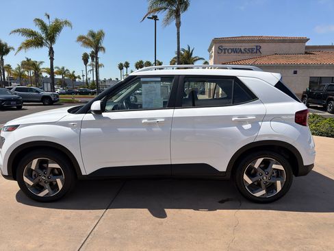 Used 2025 Hyundai Venue SEL FWD image 7