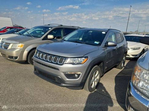 Used 2020 Jeep Compass Latitude w/ Cold Weather Group AWD/4WD image 2
