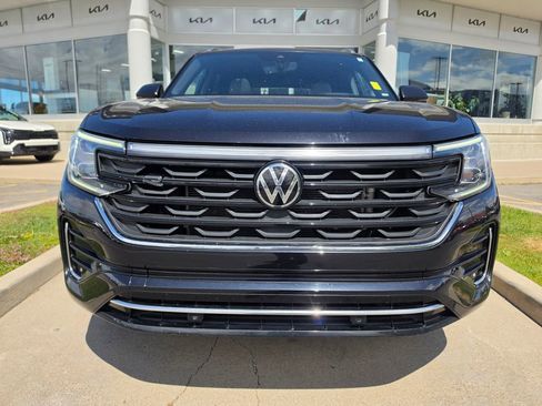 Used 2024 Volkswagen Atlas Cross Sport SEL R-Line AWD/4WD image 2