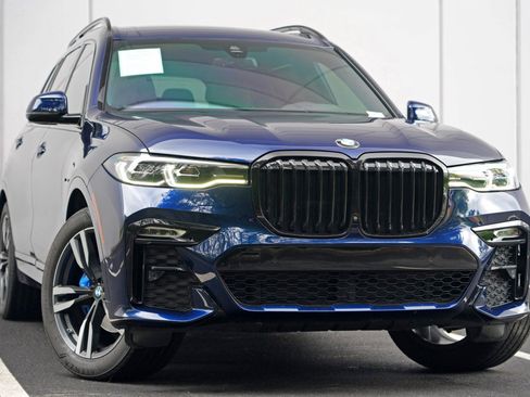 Used 2022 BMW X7 xDrive40i w/ M Sport Package AWD/4WD image 4