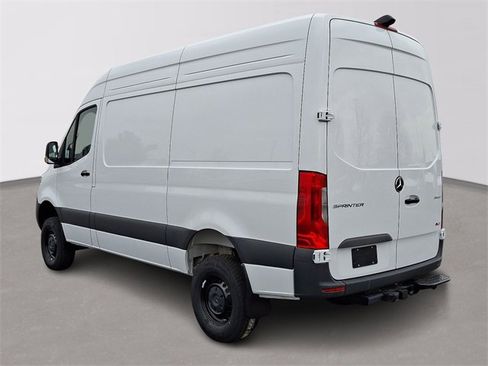 Used 2025 Mercedes-Benz Sprinter 2500 image 6