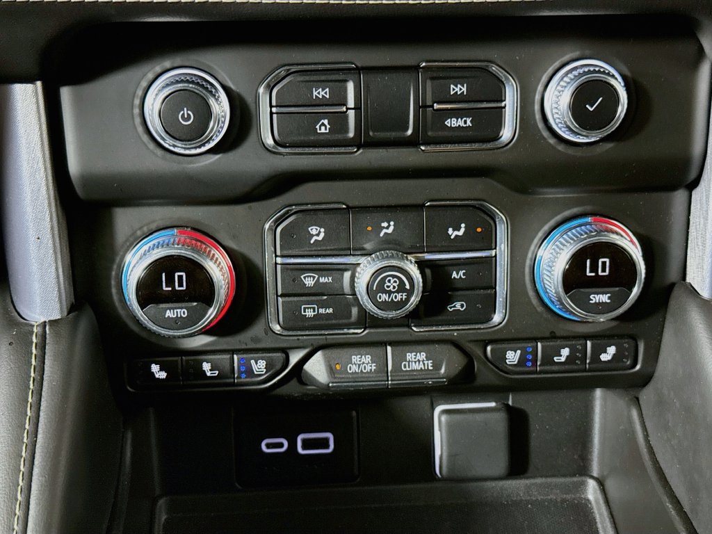 Used 2024 GMC Yukon XL SLT w/ SLT Luxury Package AWD/4WD image 16