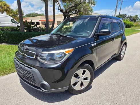 Used 2015 Kia Soul FWD image 1