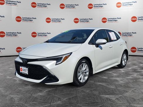 Used 2025 Toyota Corolla SE w/ SE Package FWD image 3