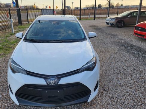 Used 2019 Toyota Corolla LE image 3