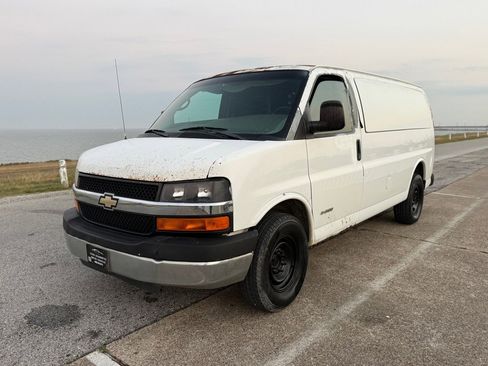 Used 2005 Chevrolet Express 3500 w/ Express Access Plus Package image 1