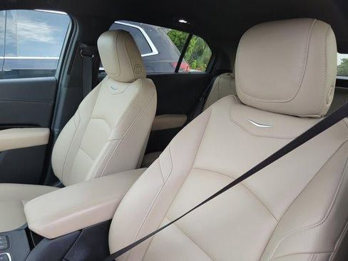 Used 2024 Cadillac XT4 Luxury w/ Cold Weather Package FWD image 8