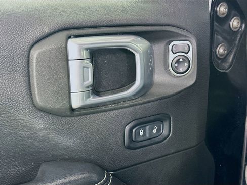 Used 2023 Jeep Wrangler Unlimited Sahara w/ Cold Weather Group AWD/4WD image 21