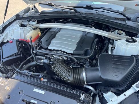 Used 2016 Chevrolet Camaro SS image 13