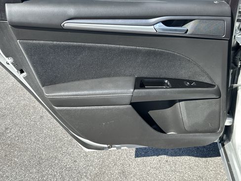 Used 2016 Ford Fusion SE FWD image 22