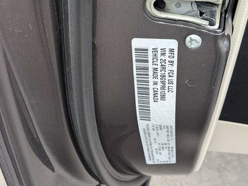 Used 2023 Chrysler Pacifica Touring-L FWD image 30
