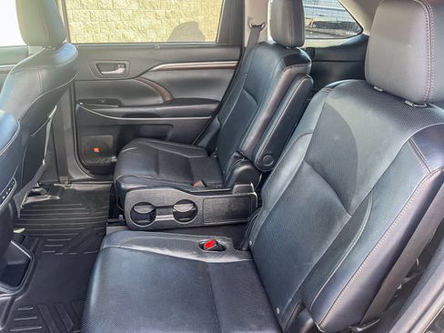 Used 2014 Toyota Highlander Limited Platinum image 17