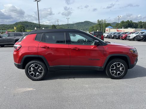 Used 2026 Jeep Compass Trailhawk w/ Sun, Sound & Navigation Group AWD/4WD image 2