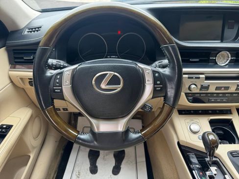 Used 2014 Lexus ES 350 w/ Luxury Package FWD image 11