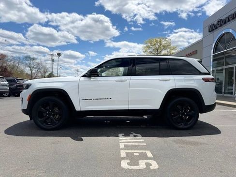 Used 2023 Jeep Grand Cherokee Altitude AWD/4WD image 4