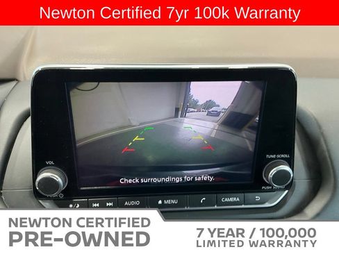 Used 2023 Nissan Rogue S AWD/4WD image 10