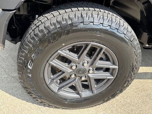 Used 2024 Jeep Wrangler Sport AWD/4WD image 10