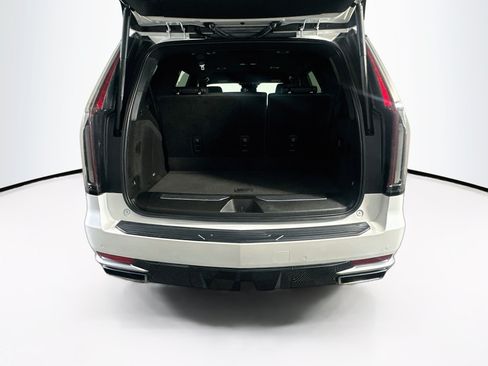 Used 2022 Cadillac Escalade Luxury RWD image 30