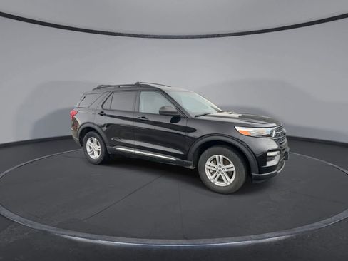 Used 2023 Ford Explorer XLT w/ Equipment Group 202A image 2