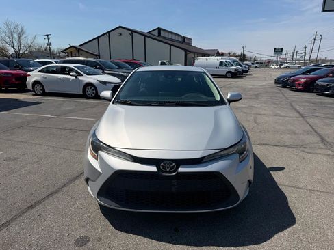 Used 2021 Toyota Corolla LE image 3