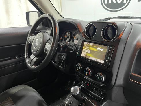 Used 2014 Jeep Patriot Latitude w/ All Weather Capability Group AWD/4WD image 17
